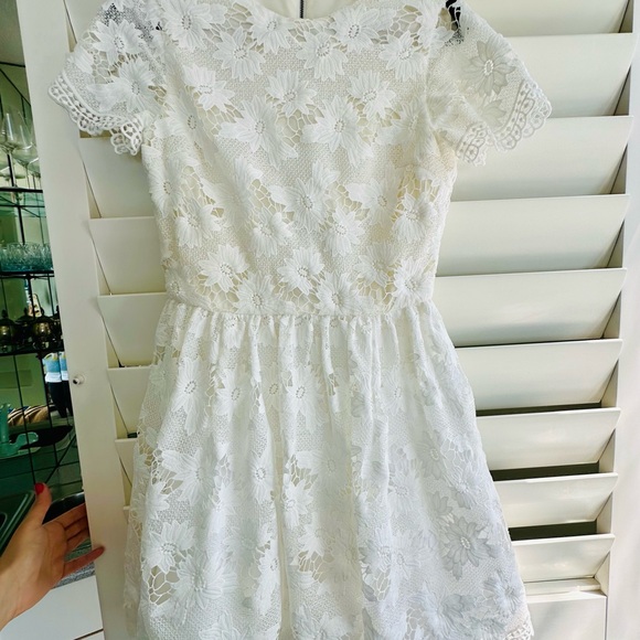 Alice + Olivia Karen Lace Mini Dress size 8 - Picture 4 of 11